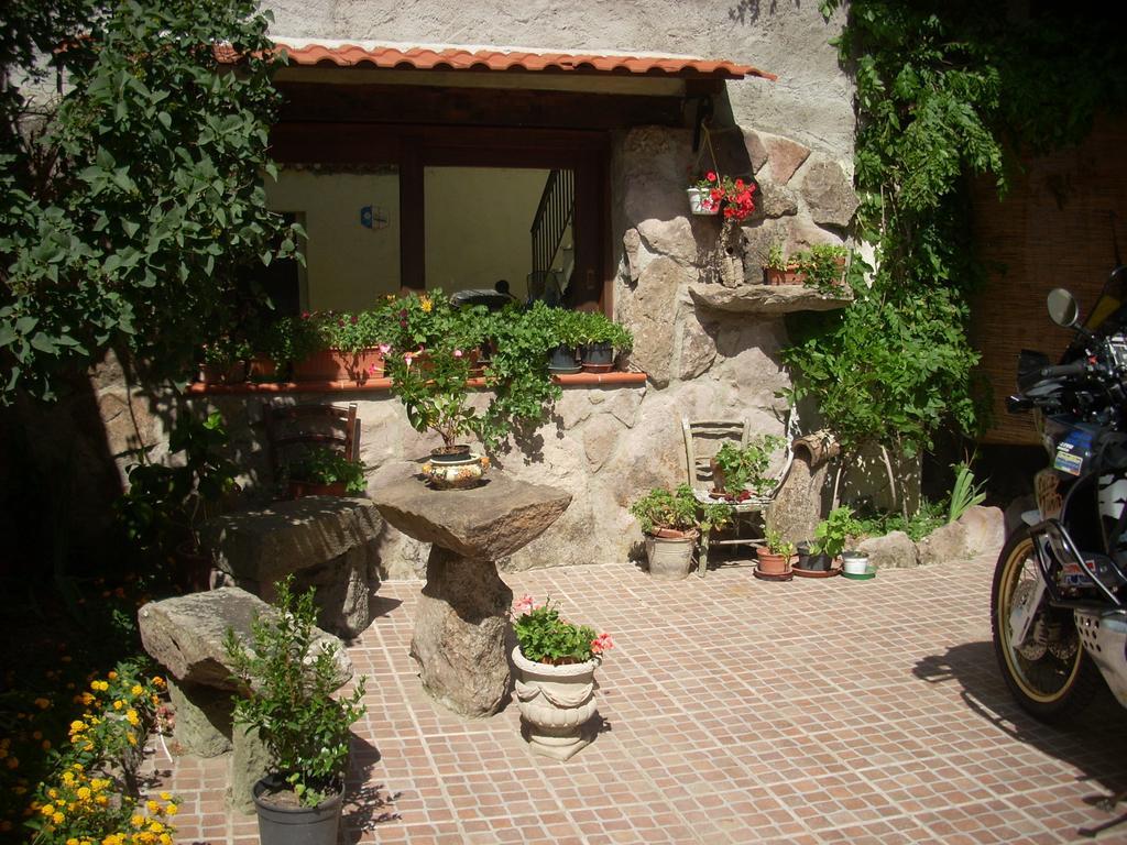 Sa Rosa E Su Trapperi Bed & Breakfast Oschiri Exterior photo
