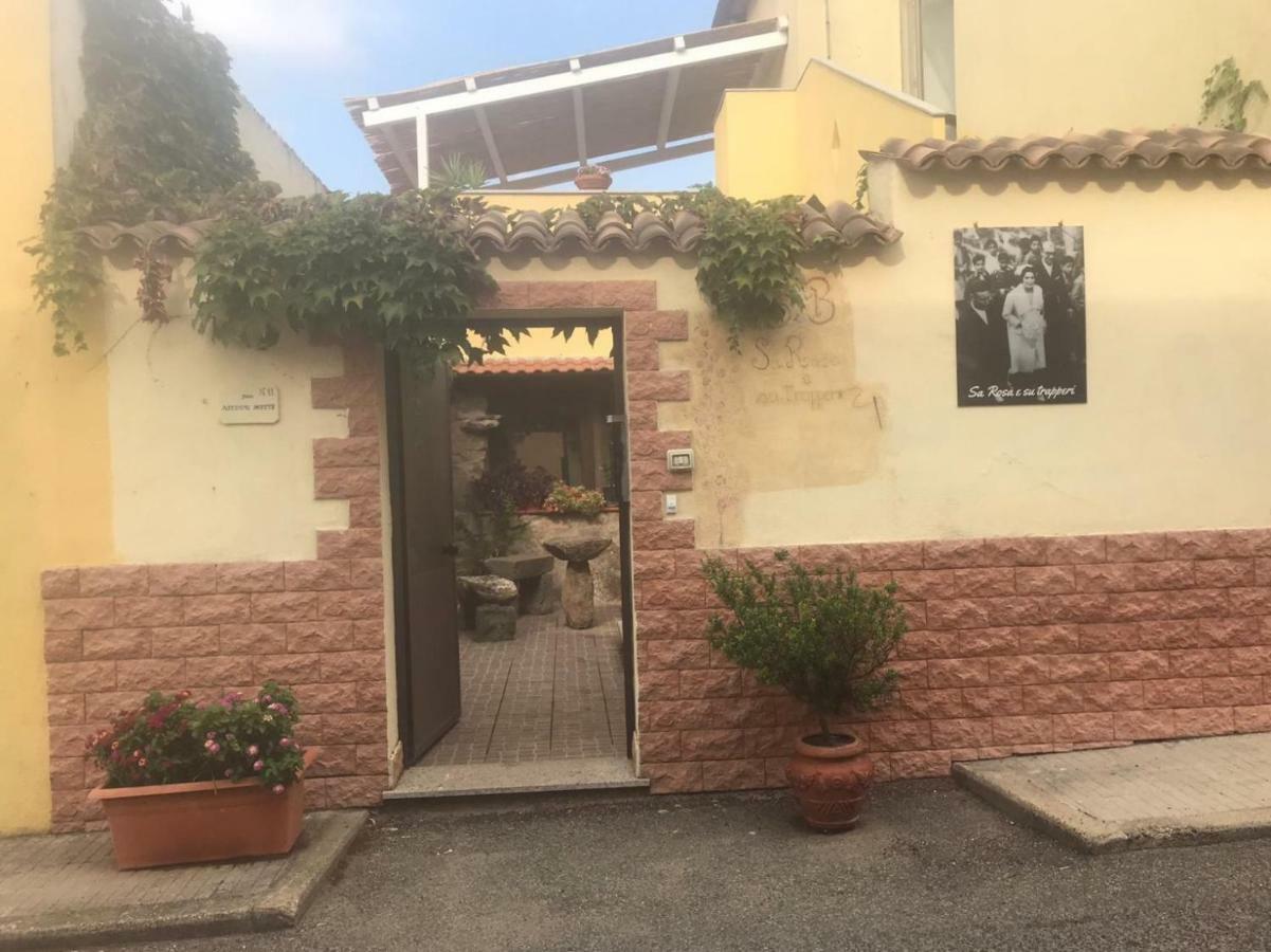 Sa Rosa E Su Trapperi Bed & Breakfast Oschiri Exterior photo